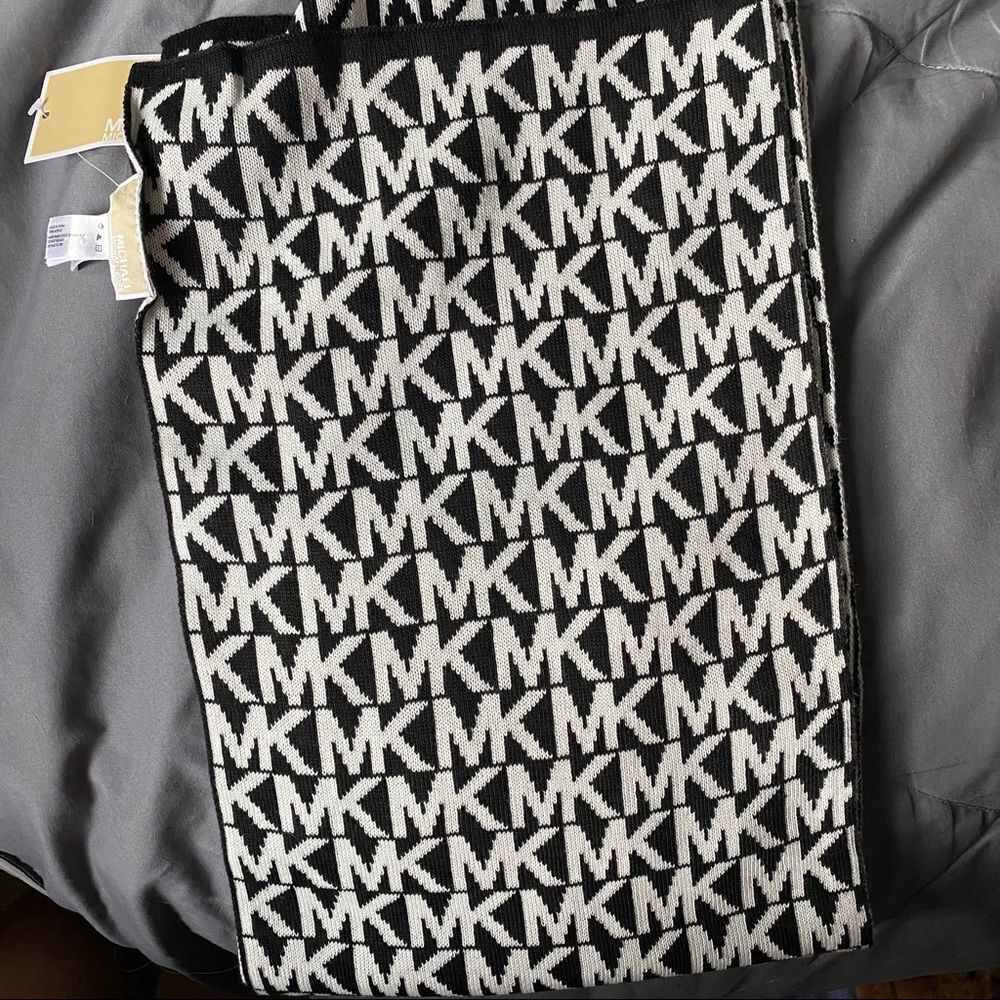Michael Kors Black/white Scarf NWT - Picture 2 of 7